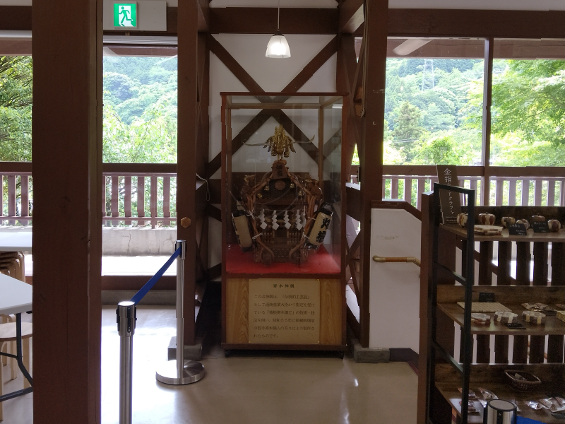 寄木神輿の展示